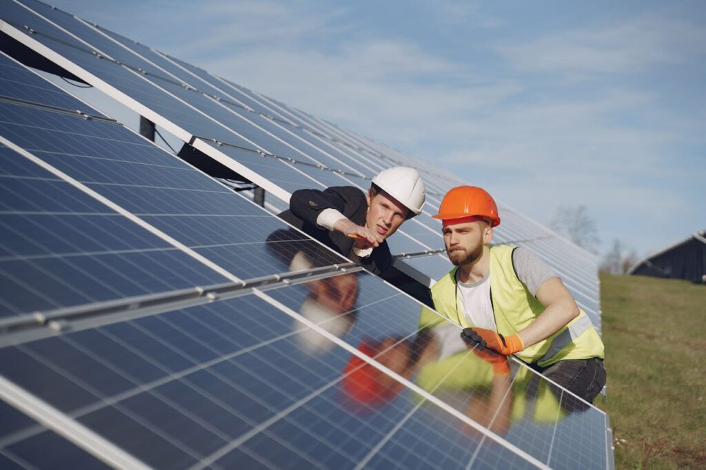 Ingeniero panel solar